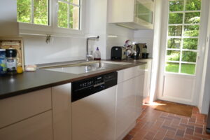 cuisine-avec-plan-de-travail-céramique